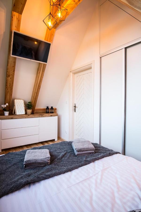 Domek & Apartament Na Ogrodzie スヘ エクステリア 写真